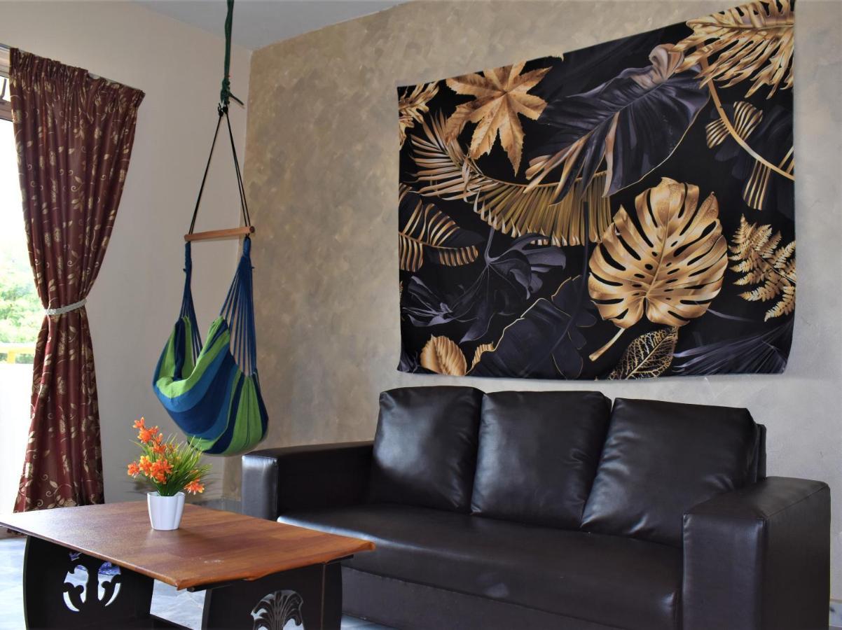 Purnama Homestay At Oceanview Resort بورت ديكسون المظهر الخارجي الصورة